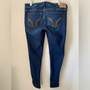 HOLLISTER dark wash skinny jeans. Size 11